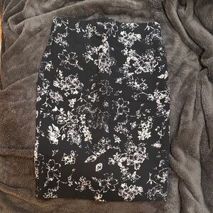 Philosophy Black and White Floral Pencil Skirt